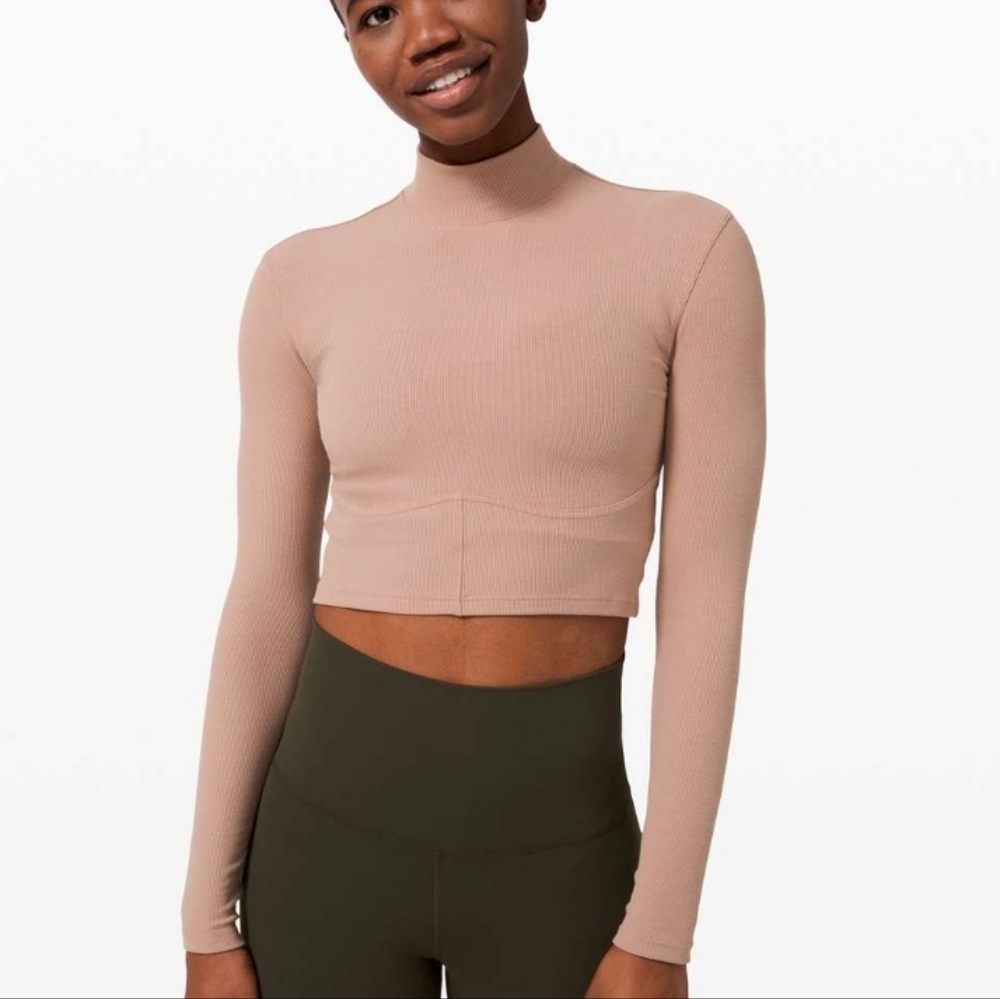 Lululemon la turtleneck longsleeve size 6